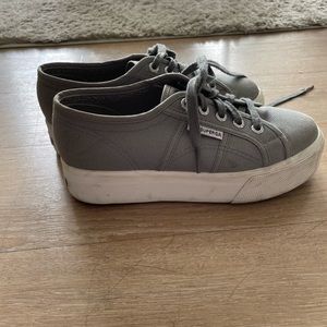 gray platform supergas